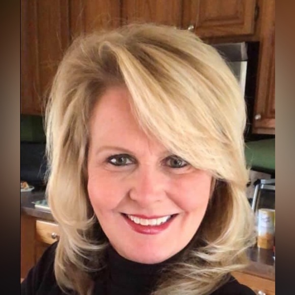 Meet your Posher, Shelly - Picture 1 of 1